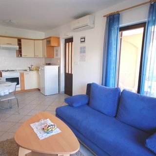 Apartmanok Parkolóhellyel Njivice, Krk - 21860 Njivice (5)