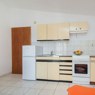 Apartmanok Parkolóhellyel Pirovac, Sibenik - 22646 Pirovac (5)