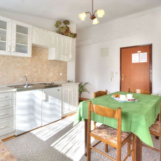 Apartmanok Parkolóhellyel Baska, Krk - 22661 Baška (5)