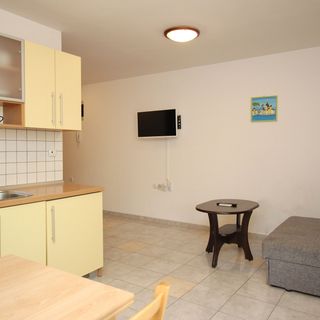 Apartmanok Parkolóhellyel Baska, Krk - 22713 Baška (5)
