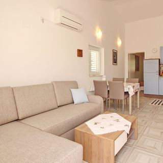 Apartments VASILIC CUGALJ Baska (3)