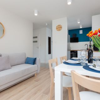 Przechodnia 2/222 (4)