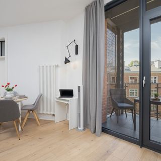 Pl. Konesera 6/83 (5)