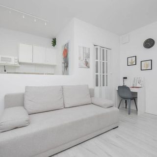 Jasny Apartament z Tarasem i Parkingiem Renters Piaseczno (5)