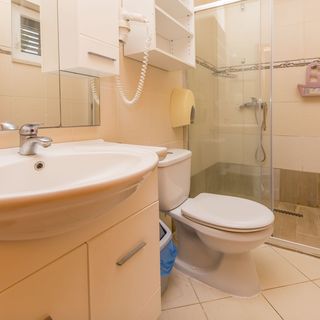 Apartments and Rooms Ruzmarin - Rozi Rogoznica (3)