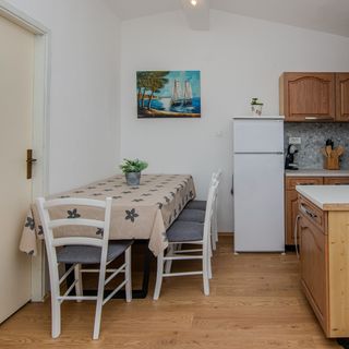 Apartmanok Parkolóhellyel Vir - 24319 (5)