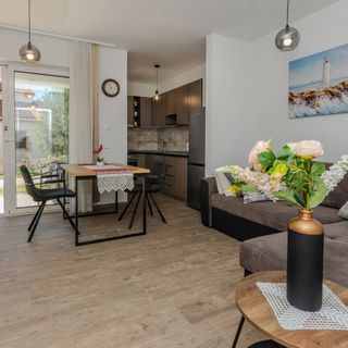 Apartmanok Parkolóhellyel Vir - 24432 (2)