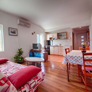 Apartments Dina Komiza (4)