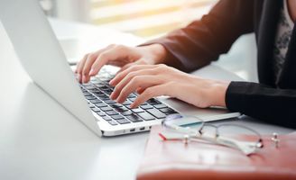 Obrazek - Czy kredyt gotówkowy na 150 tys. zł to produkt dostępny online?