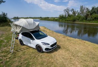 Ford Kuga z namiotem dachowym