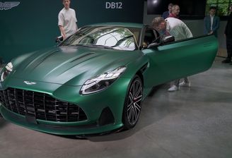 Aston Martin DB12