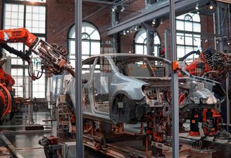 Brakuje surowców dla branży motoryzacyjnej