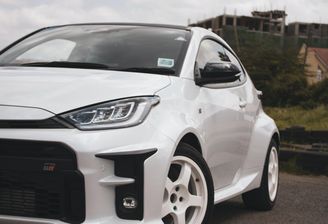 Toyota yaris IV vs mazda2 hybrid