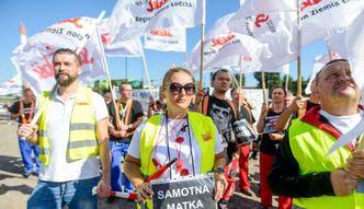 Gigant zwalnia. "W fabryce pracuje ojciec, matka i syn". Dzi wielki protest