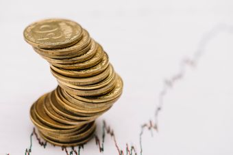 Jaką walutę warto kupić w {{year}} roku?