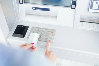 Czym jest wpłatomat i jak z niego korzystać?