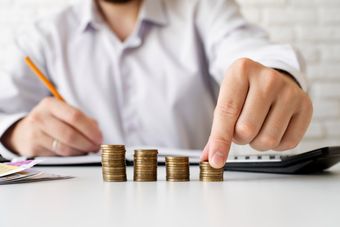 Na czym polega lokata z funduszem? Czy warto ją założyć?