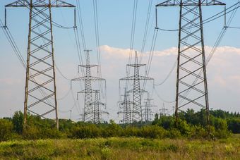 Na czym polega różnica między dystrybucją a dostarczaniem energii?