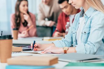 Jak sfinansować studia za granicą?