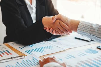 Chwilówki w weekend - czy to możliwe? Informacje i oferty