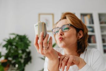 Euro i dolar w odwrocie: Jak wykorzystać siłę złotego?