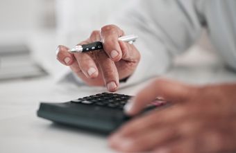 Czym są produkty wiązane i jak wpływają na koszt kredytu gotówkowego?