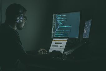 Uwaga na wirusa podmieniającego numery kont bankowych