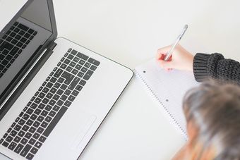 Jakie opłaty naliczane są w przypadku opóźnienia w spłacie?