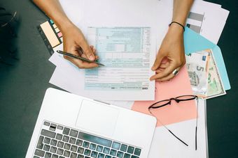 Zwrot podatku w 8 dni! Sprawdź, jak przyspieszyć wypłatę PIT