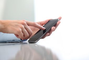 Jak przelać pieniądze z telefonu na konto bankowe?