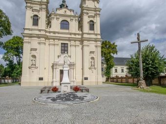 Kościół parafialny p.w. św. Ludwika i Klasztor Paulinów