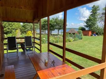 DOMKI LETNISKOWE NAD JEZIOREM NA MAZURACH 