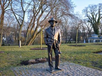 Pomnik Jana Machulskiego w Międzyzdrojach