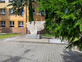 Pomnik ku pamięci nauczycieli - Piaski