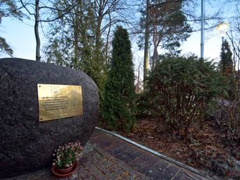 Pomnik Pamięci 1 Batalionu Szturmowego Spadochroniarzy w Dziwnowie