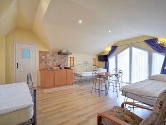 Willa i Domki Pod Dębami