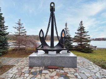 Pomnik Rybakom, którzy oddali życie morzu w Dziwnowie