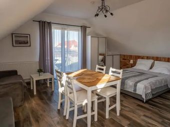 Dom Gościnny Karolek - Apartamenty i Pokoje 