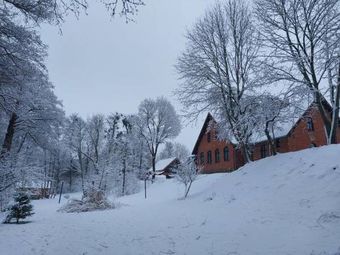 Czarna Jachta - Na szlaku legend. Pokoje nad jeziorem. 