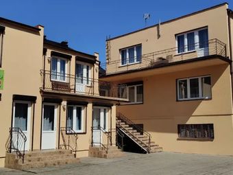 Pokoje Gościnne i Apartament "Przy lesie"