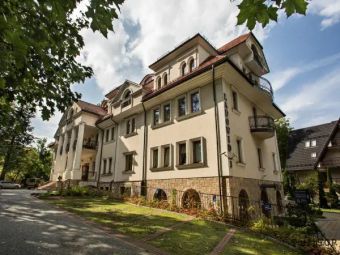 Apartament 90m dla 6----8 osób, basen, internet, parking w Centrum.