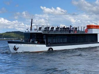 Rejsy statkiem „Nadolanin” – wodna podróż po Jeziorze Żarnowieckim