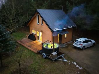 Domek z stawem w lesie SAUNA (BALIA)