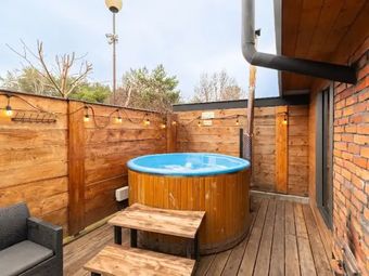 Loft House Rozewie Całoroczne domki z balią ogrodową 