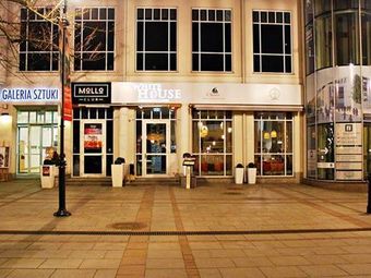  White House Restaurant & Lounge