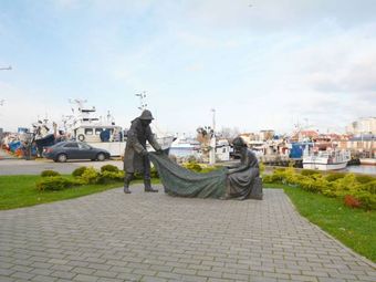 Pomnik rybaka i rybaczki w Kołobrzegu