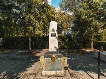 Pomnik Józefa Piłsudskiego w Łącku