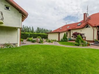 Kamienny Dworek Pokoje Gościnne i Pracownicze