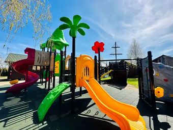 DOMKI NAD MORZEM DZIEDZIC