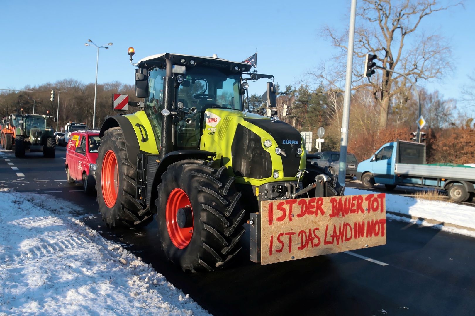 100,000 Tractors Take To The Streets. German Farmers Cause Mass ...